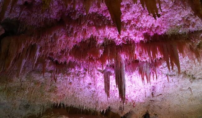 یکی از جاذبه‌های گردشگری در ایران غار کتله‌خور است که این مکان در استان زنجان قرار دارد. برخی معتقدند که این غار به غار علی‌صدر راه دارد.