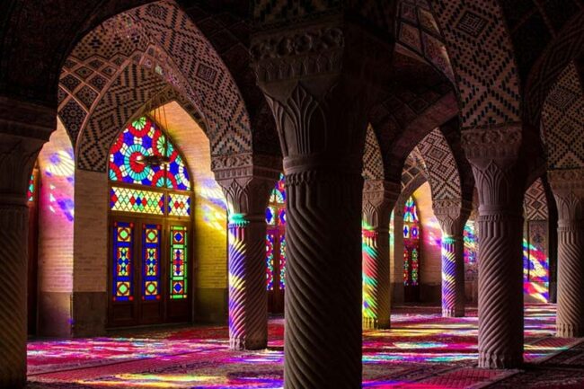 مسجد نصیرالملک با عنوان و لقب مسجد صورتی، یکی از جاذبه‌های گردشگری در ایران است. در سرتاسر جهان این مسجد بین گردشگران بسیار محبوب است.