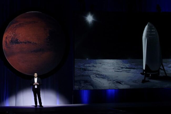 آقای ماسک طرح خود را برای استعمار مریخ در کنگره بین المللی فضانوردی در گوادالاخارا، مکزیک، در سال 2016 ارائه کرد.