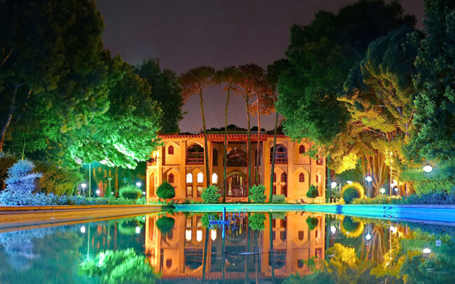 کاخ هشت‌بهشت یکی از جاذبه‌های گردشگری شهر اصفهان است که خانه‌ی شاه سلیمان صفوی هم بود