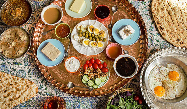 صبحانه یکی از وعدهای مورد علاقه‌ی اکثر ایرانی‌ها است که در این وعده غذایی از انواع نان‌ها استفاده می‌شود