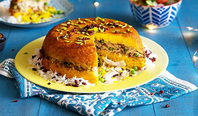 ته‌چین مرغ یکی از محبوب ترین غذاهای ایرانی است که با برنج، مرغ، ماست، تخم‌مرغ، زعفران و زرشک درست می‌شود