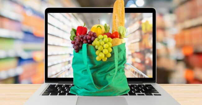 معمولا خریدهای حضوری در سوپرمارکت‌ها و میوه فروشی‌ها باعث خرج بیشتر پول می‌شوند در سعی کنید همیشه متناسب با نیازهای خود خرید را بصورت آنلاین انجام دهید