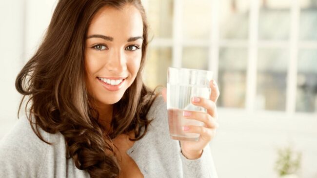 6 نکته که به شما کمک می‌کند بیشتر آب بنوشید