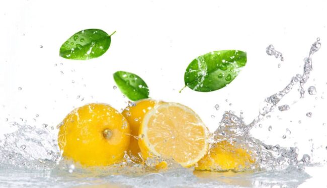 با ترکیب آب با لیمو می‌‌توان آن را خوشمزه‌تر کرد و از خواص و فواید بی‌نظیر آن بهره‌مند شد.