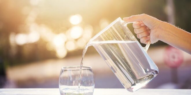 مصرف آب و نوشیدنی‌های سالم تاثیر زیادی در تغییر خلق و خو و از بین بردن برخی از بیماری‌ها مانند سنگ کلیه دارد.