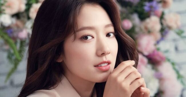 پارک شین هه بازیگر معروف کره‌ای بازیگر سریال زیبای وارثان و توزیبایی