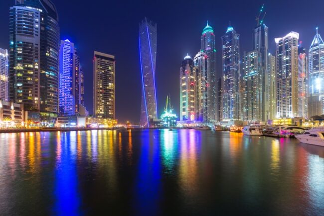 انواع نورپردازی در برج‌های مختلف و برج کایان در کشور دبی