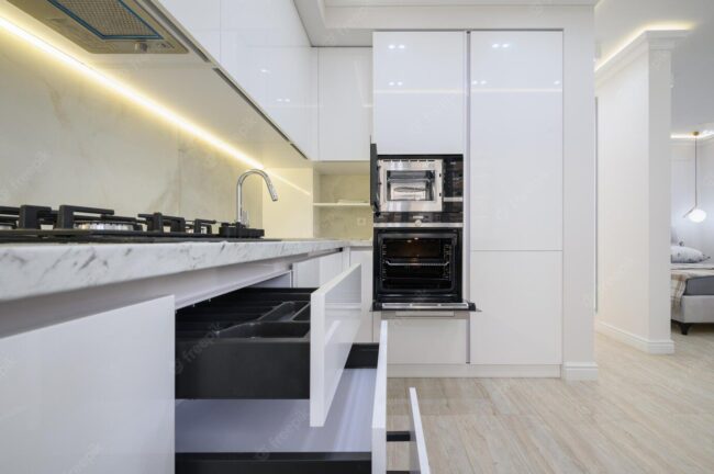 کابینت آشپزخانه با رنگ سفید