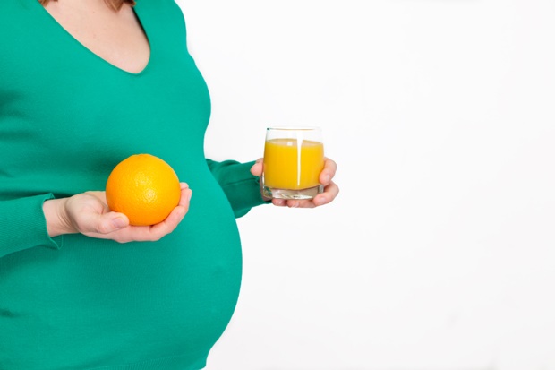 آب پرتقال یکی از بهترین مواد غذایی در دوران بارداری